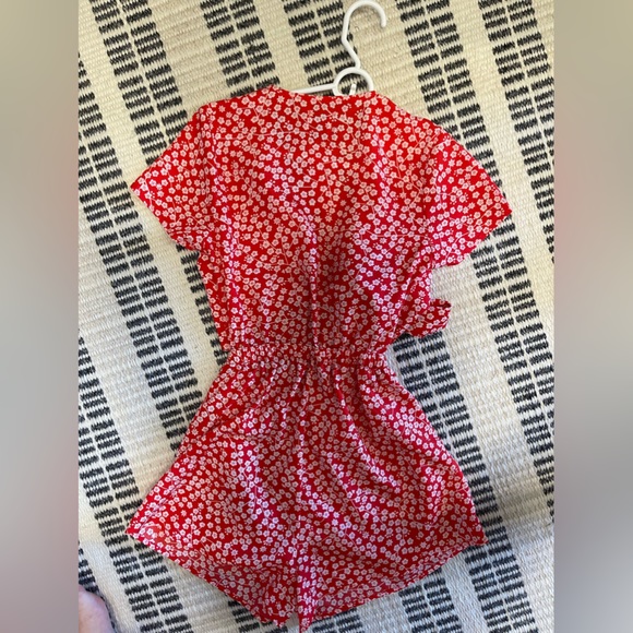 Princess Polly, red and white floral romper size 0 - Picture 3 of 3